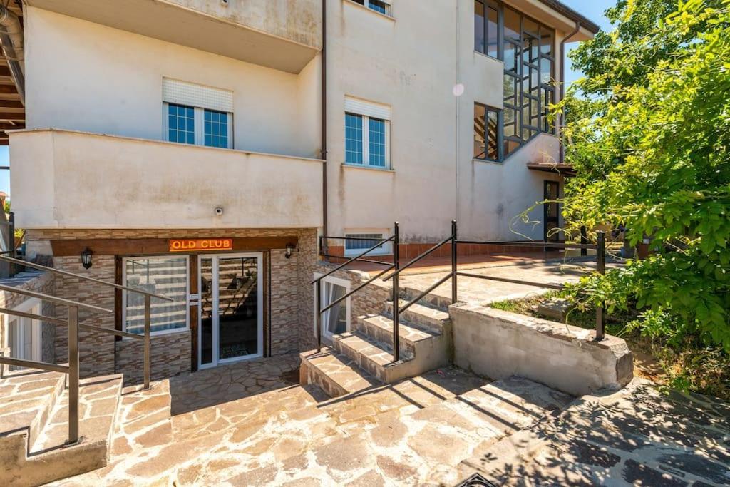 Old Club Casa Vacanze Carlo Trani アプリーリア エクステリア 写真